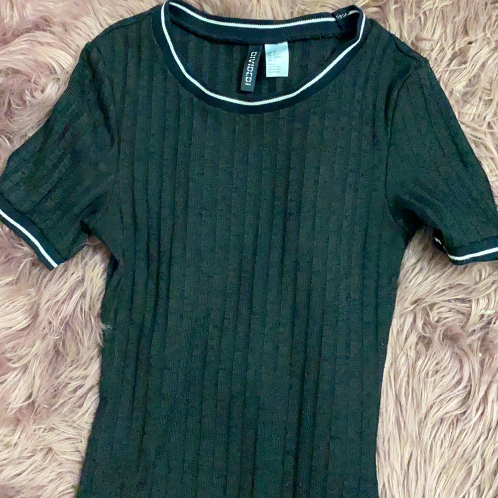 A black bodycon dresss with white trimming 🖤